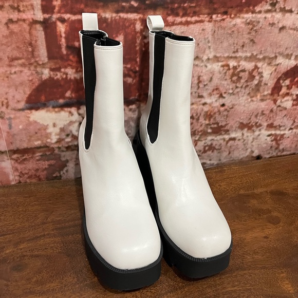 NEW MADDEN GIRL WHITE CHELSEA BOOTS - Picture 4 of 10